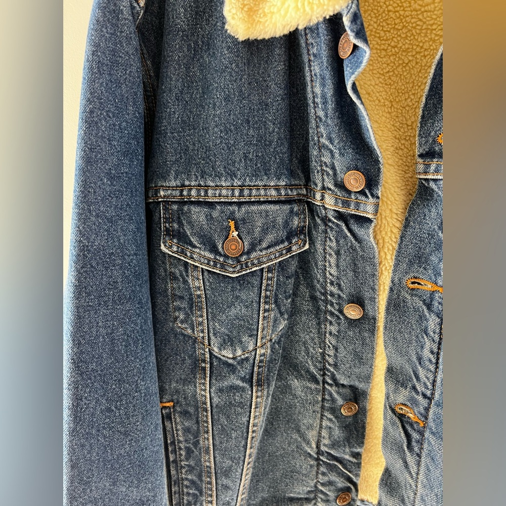 Levi’s Men’s Large Denim Jacket With Sherpa Interior - Picture 6 of 16